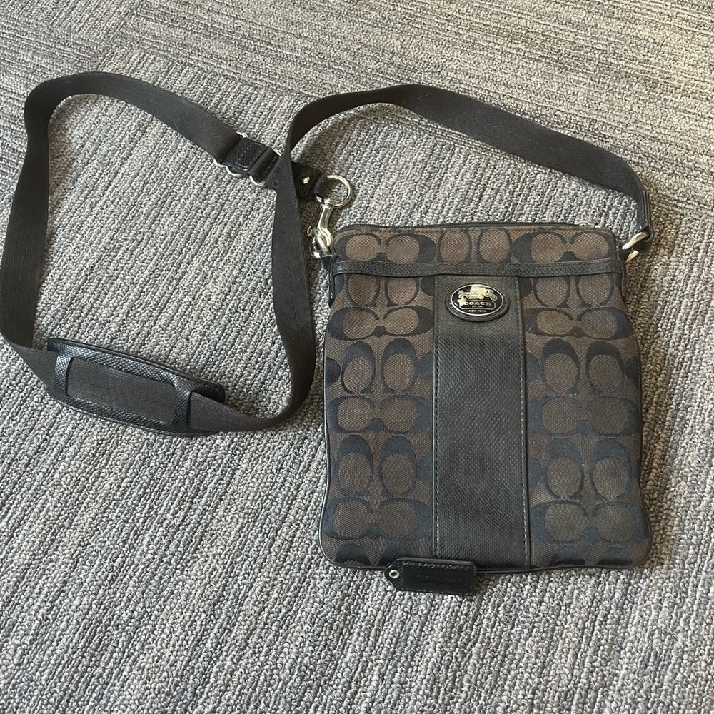 Black Sutton Signature Swingback Coach Purse - 43976